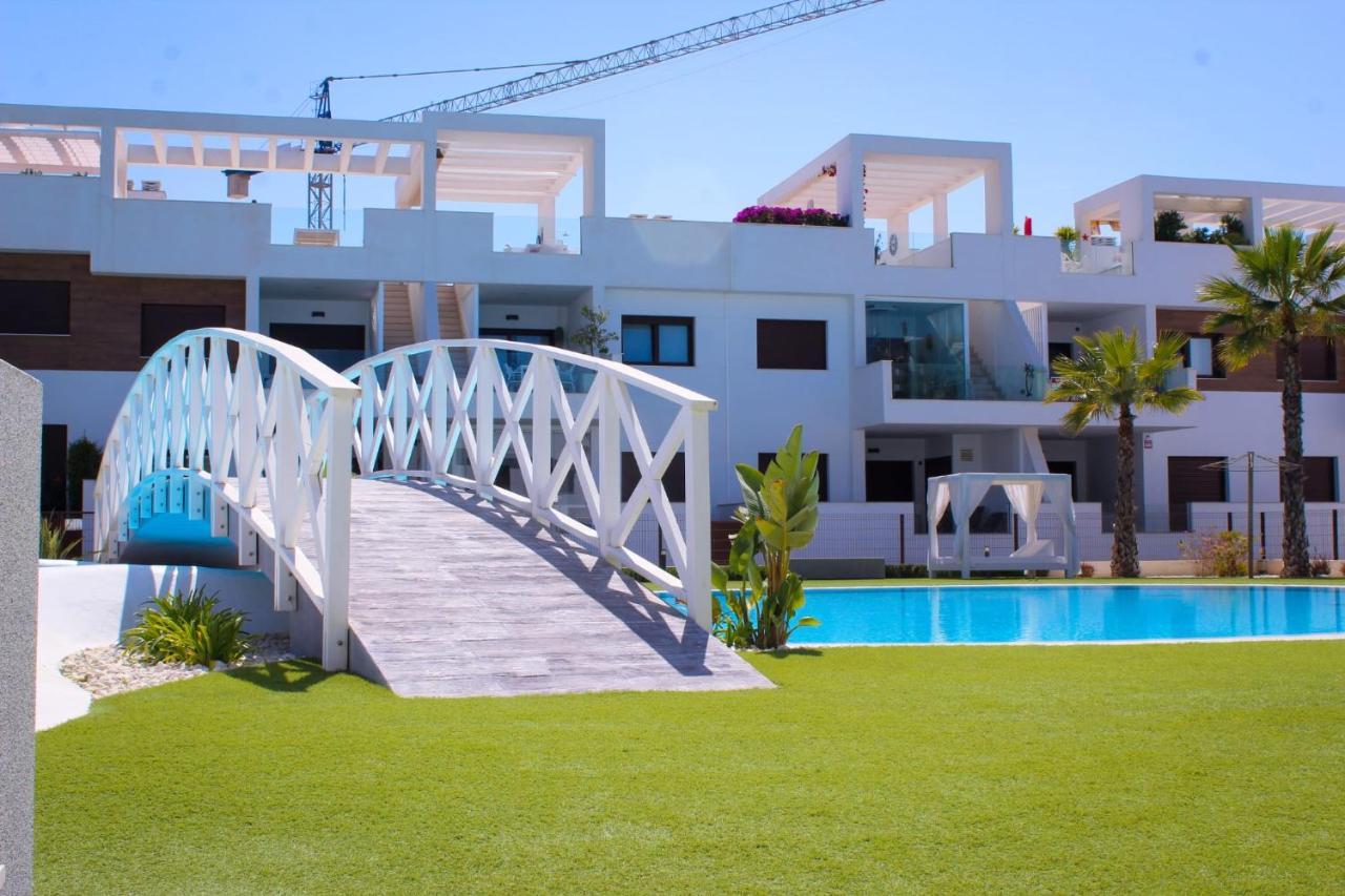 Beautiful Condo In Laguna Beach Resort Overlooking Laguna Rosa In Torrevieja With 2 Bedrooms And 2 Bathrooms ภายนอก รูปภาพ